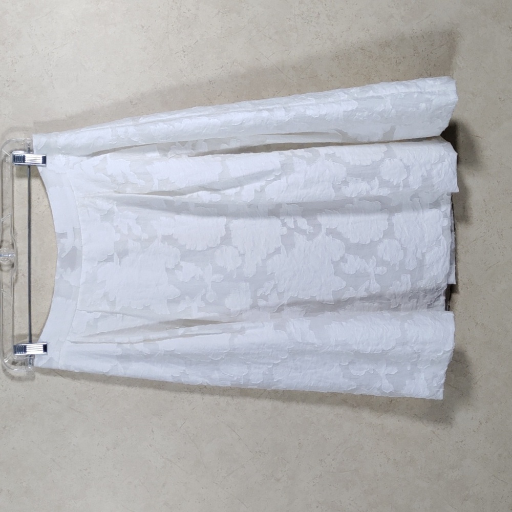 2/$10 04177 Gianni Bini white floral applique skirt S